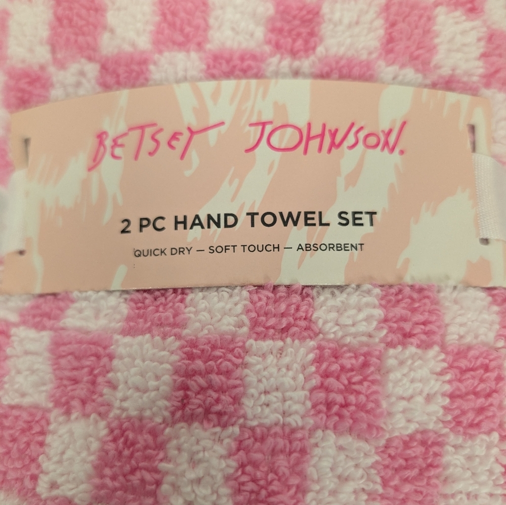 Betsey Johnson White Pink Checkered Print Hand Towel Set Of 2 NWT - Picture 2 of 2